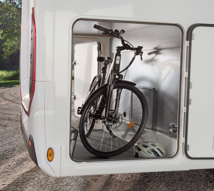 666F - Storage compartment with bed in low position